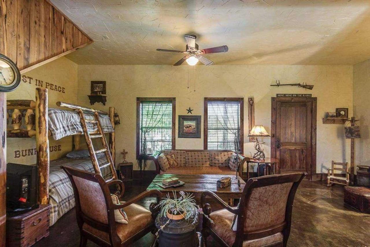 Last Outpost Bandera Ranch House Luaran gambar