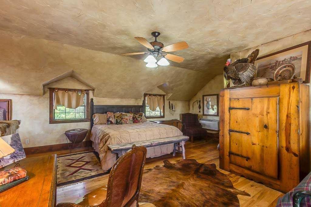 Last Outpost Bandera Ranch House Luaran gambar