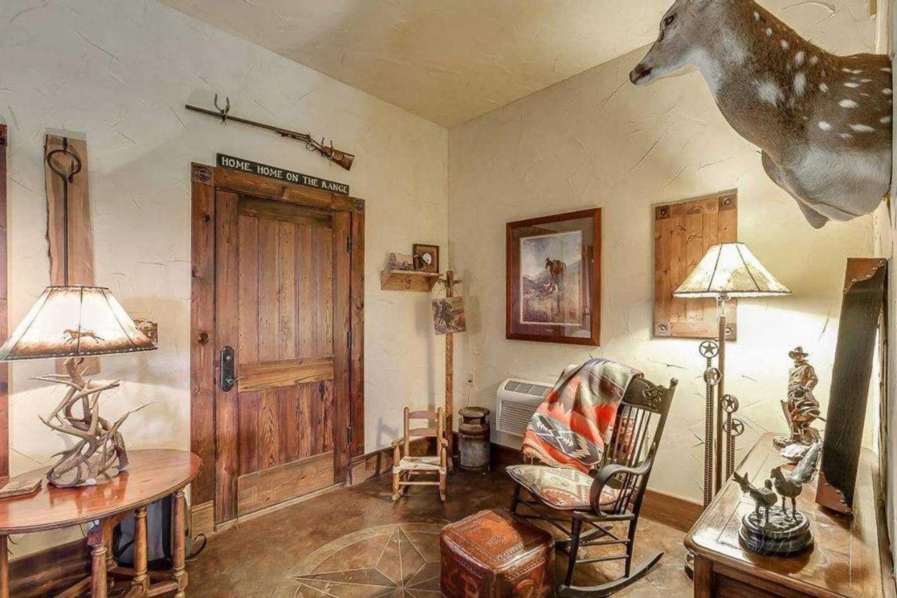 Last Outpost Bandera Ranch House Luaran gambar
